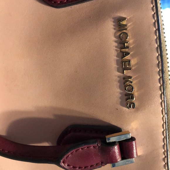 Micheal kors purse - Picture 2 of 9